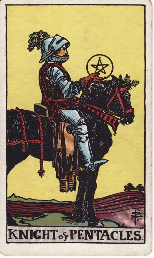 Karta tarota „Rycerz Monet” z talii Rider–Waite–Smith.
