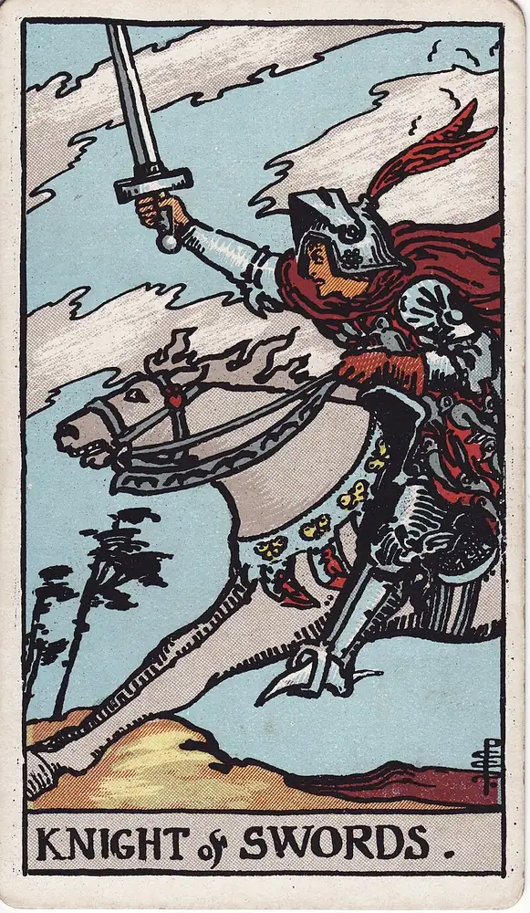 Karta tarota „Rycerz Mieczy” z talii Rider–Waite–Smith.
