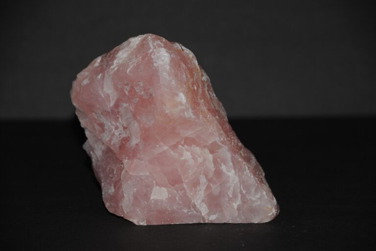rose-quartz-6377902_1920