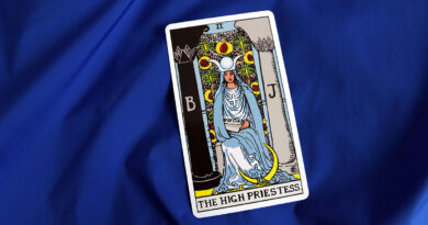 the high priestess tarot karat