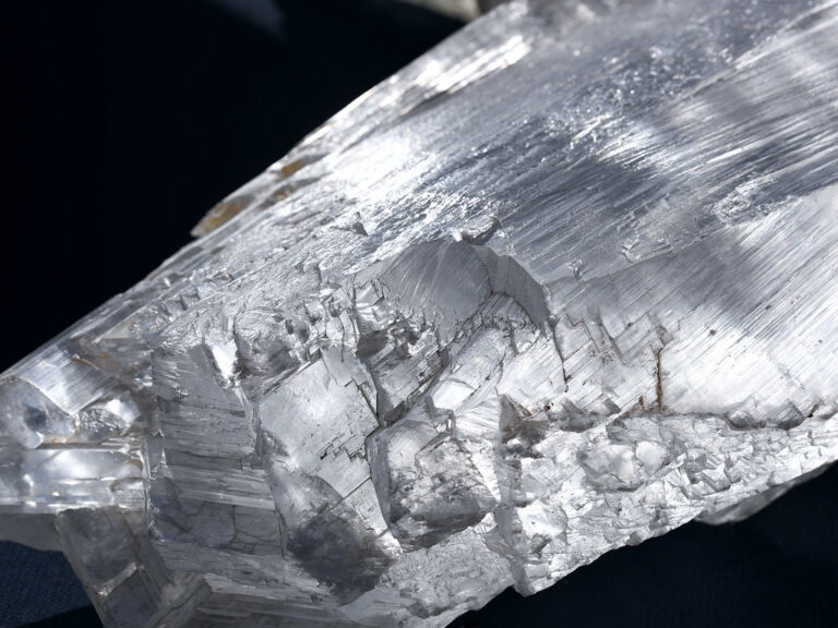 Selenit czy kamień księżycowy