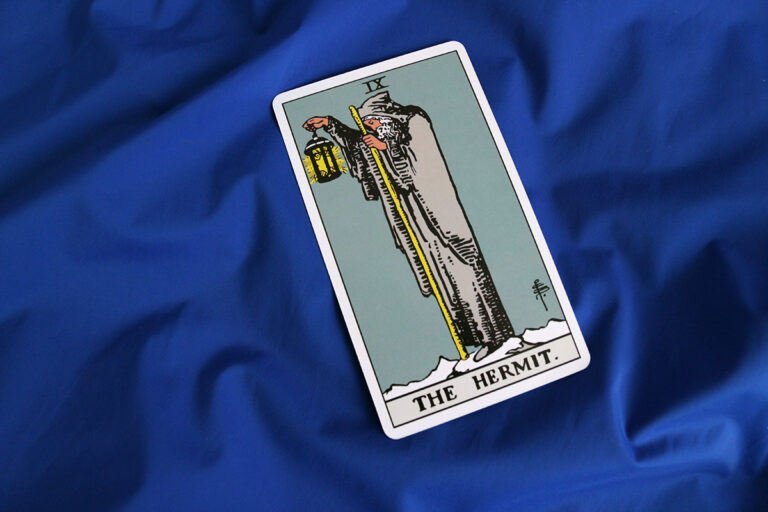 the hermit karta tarota