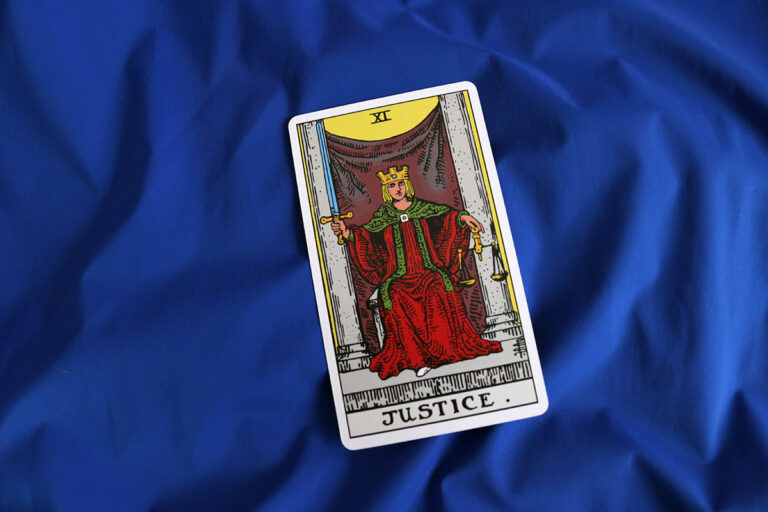 Justice karta tarota