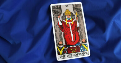 the hierophant karta tarota