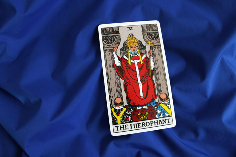 the hierophant karta tarota