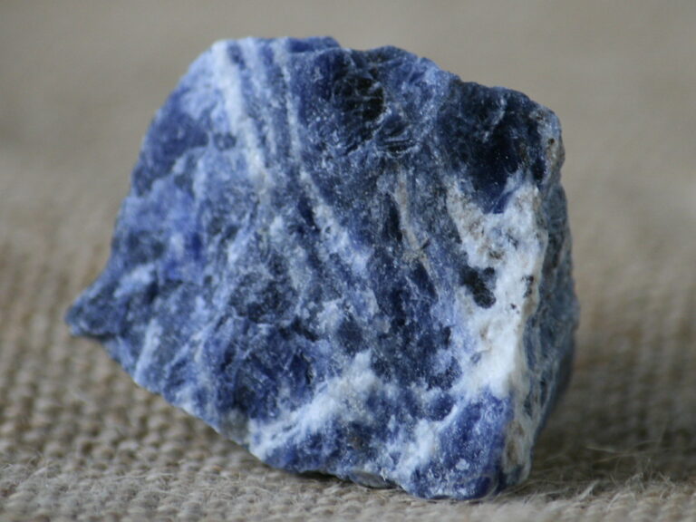 sodalit i jego właściwości magiczne