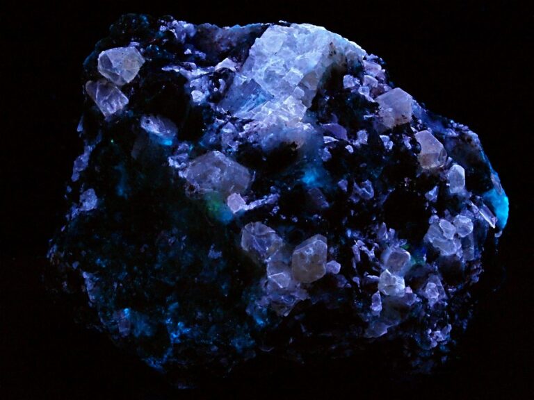 Niebieski apatyt i jego właściowości magiczne