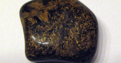 bronzyt kamień i jego właściwości magiczne