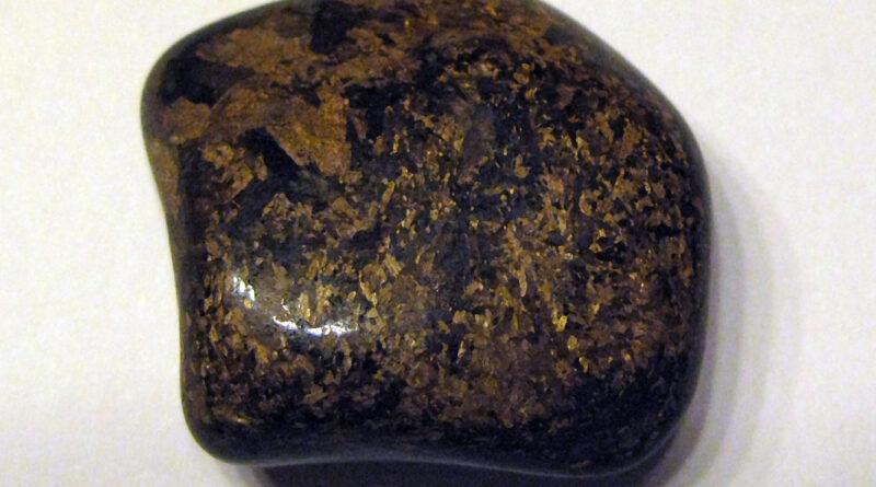 bronzyt kamień i jego właściwości magiczne